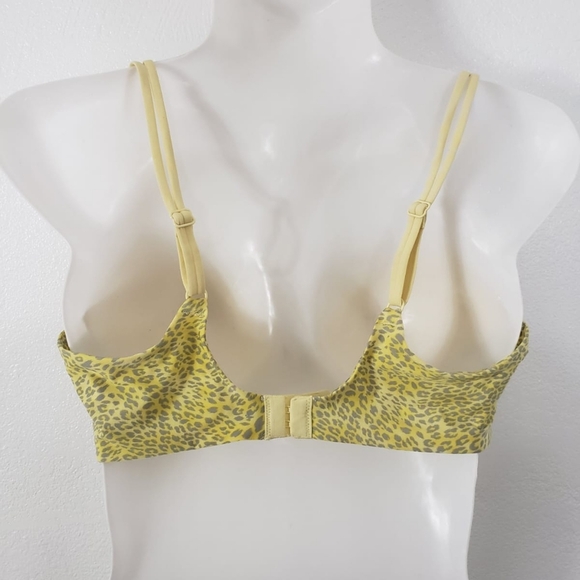 Victoria's Secret Pink push up Bra
Yellow - Picture 2 of 6